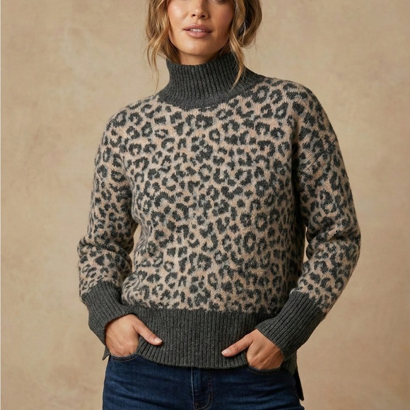 Marled by Reunited Clothing Sweaters - Marked Reunited Leopard Print Turtleneck Sweater. Size Small. Gray